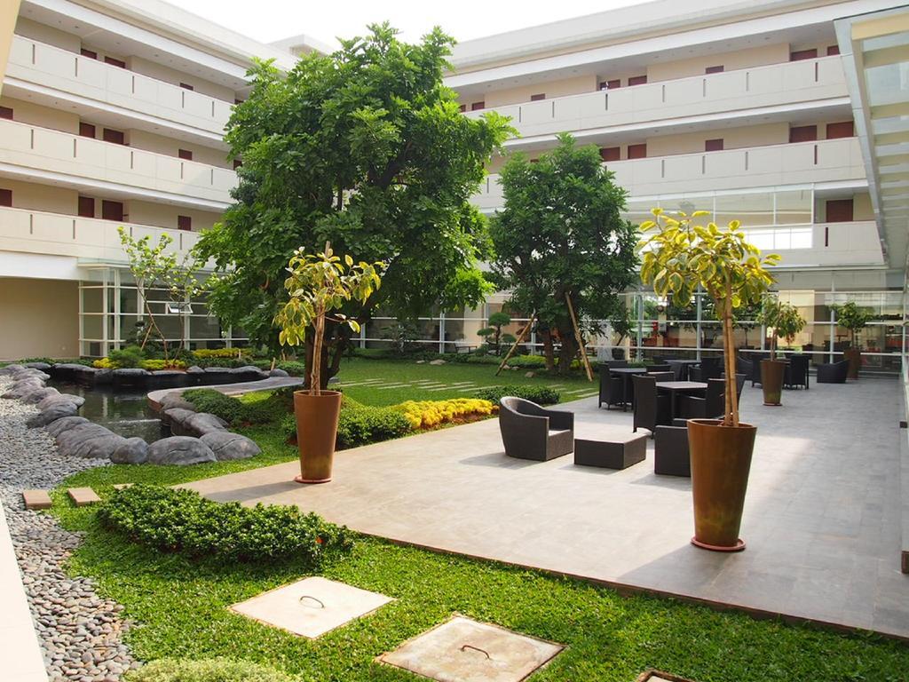 Treepark Serviced Apartment Karawang Exterior foto